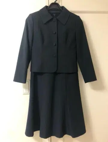 에스코뮬 (ESCOMUL)의 다크 네이비 수트
