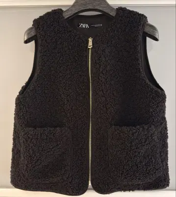 [ 미사용 새상품 ] ZARA 블랙 퍼 베스트