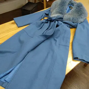 퍼 카라 부착 파랑 롱 코트 레리안