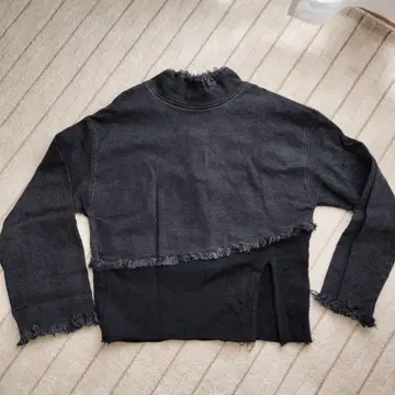 AMERI 프린지 하이넥 상의 블랙