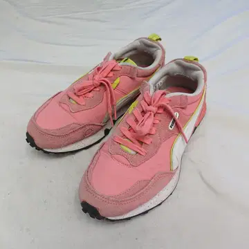 PUMA x 스펀지밥 핑크 스니커즈 24.5cm