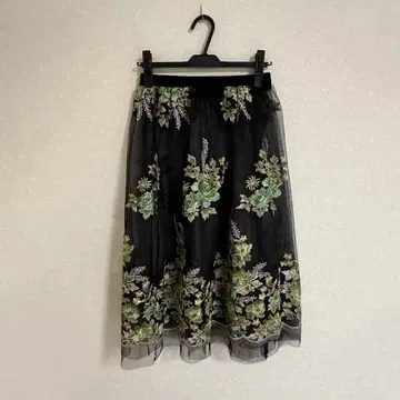 ZARA 블랙 자수 플레어 스커트 M