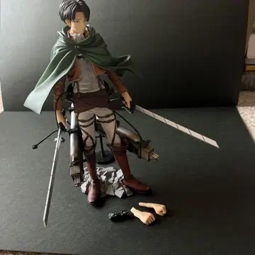 진격의 거인 피규어 LEVI 입체 기동 장치 포함