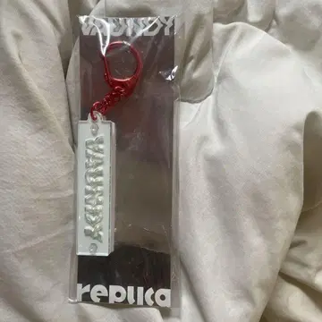 Vaundy replica 로고 키링 화이트/레드