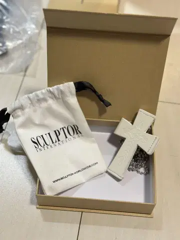 SCULPTOR 크로스 스트랩 지갑 스컬프터