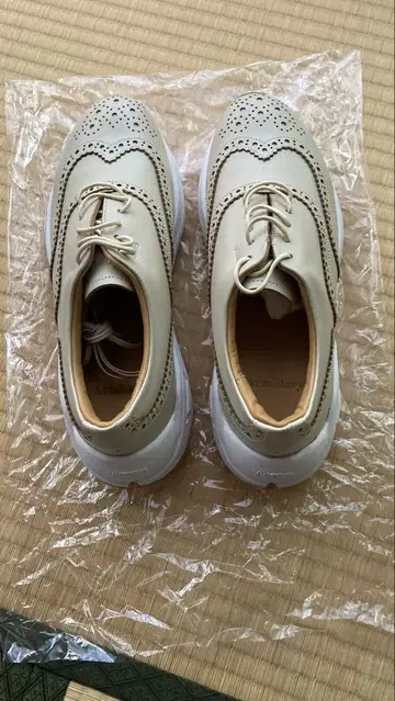스에요시 슈타 가죽 스니커즈