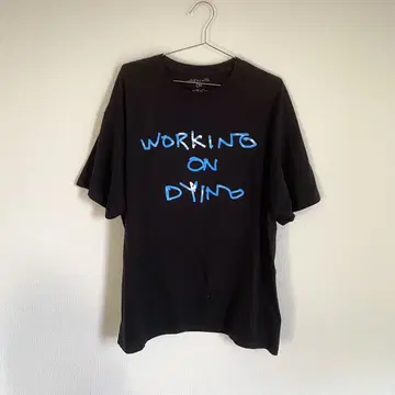 Working on Dying 'SKY SPELLOUT' 셔츠
