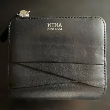 NINA RICCI 블랙 접이식 지갑