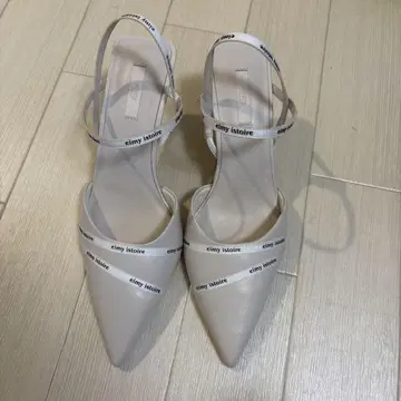 에이미 이스트와르 스트랩 뮬