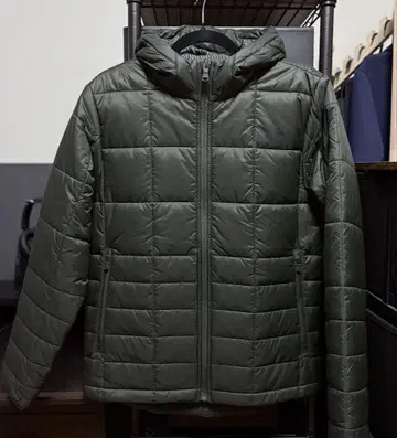 미사용 언더아머 패딩 자켓 후드 부착 M 사이즈 카키