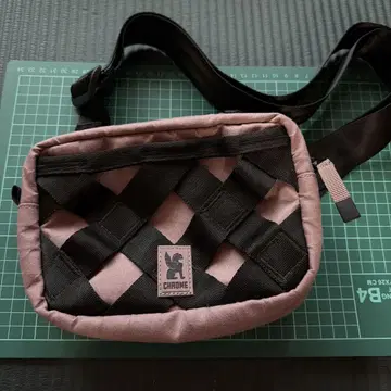 CHROME 바라지 2L 슬링 백