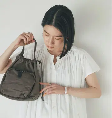 [ R.good ] 컴팩트 나일론 스퀘어 백
