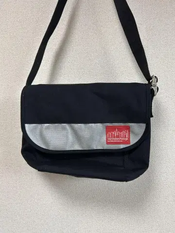 나일론 플랩 숄더백 블랙 Manhattan Portage