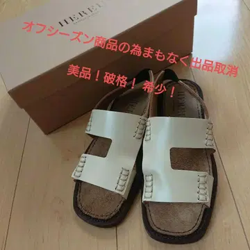 오쿠사 나오코 씨 애용 HEREU 아이보리 가죽 샌들