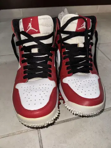 조던 빨흰 스니커즈 26.5cm