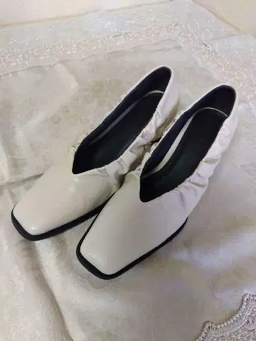 미라 오웬 Mila Owen 사이드 개더 스퀘어 펌프스 23.5cm