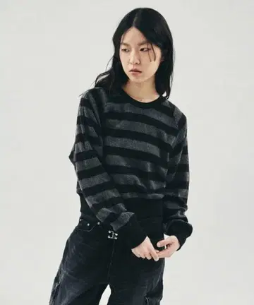 [ karactor ] 미글 스트라이프 니트