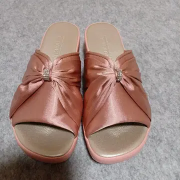 비쥬 포함 핑크 슬리퍼