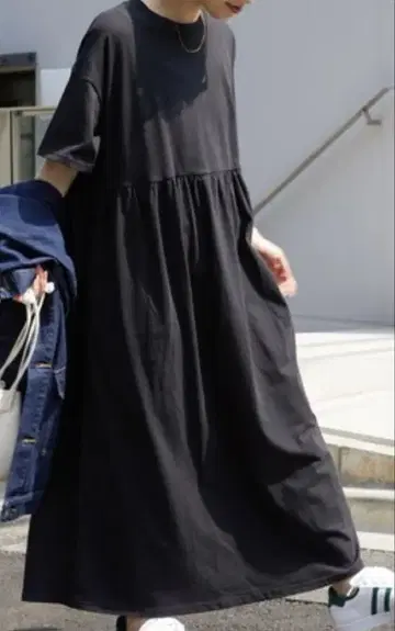 프릭스스토어 허리 절개 반팔 원피스