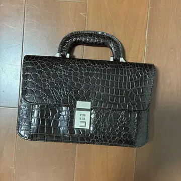 다크 브라운 크로커다일풍 비즈니스 백