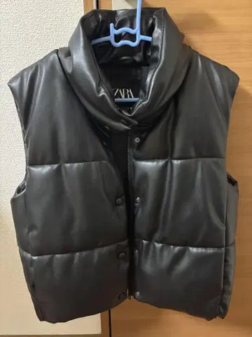 ZARA 블랙 가죽 다운 베스트