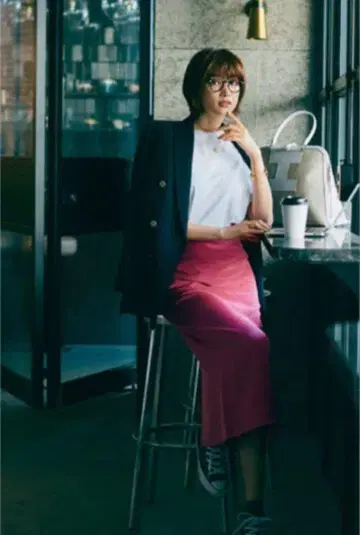 BEAMS LIGHTS 벨트 포함 턱 스커트 종아리 기장 오피스 캐주얼