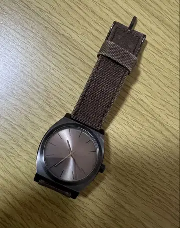 NIXON 아날로그 손목시계 브라운