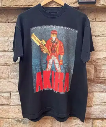 AKIRA 그래픽 T셔츠 블랙