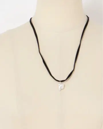 LES BON BON liberty pearl necklace