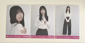 노기자카46 브로마이드 이오키 마오 어깨 트임 상의 3종 컴프