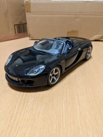 마이스토 1/18 포르쉐 까레라 GT