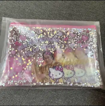 새상품 마츠켄 삼바 x 헬로키티 콜라보 라메 파우치