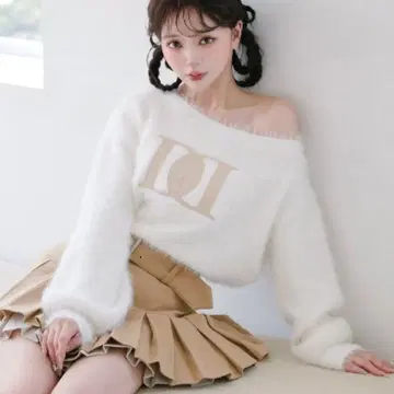[ 당일 발송 ] Darich DD 로고 원숄더 니트탑 아이보리