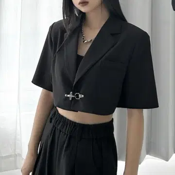 [ LVEU. ] 디자인 후크 크롭 자켓