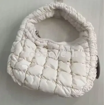 COS 화이트 퀼팅 핸드백