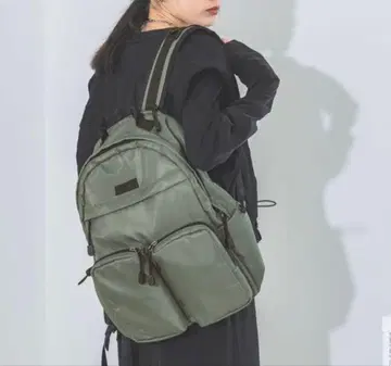 멀티 포켓 백팩 지나시스 미사용 새상품 이번 시즌 신상