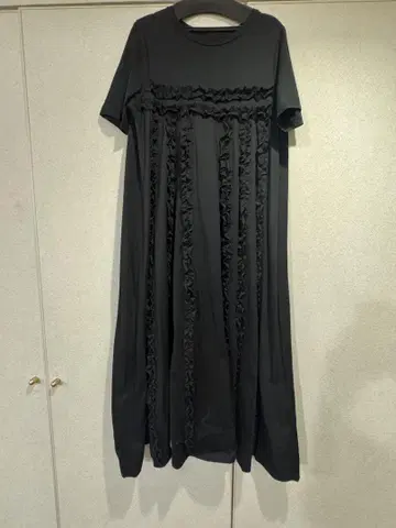 새상품급 [ 로지몬스터 ] 릴랙스 글로리 프릴 티셔츠 원피스 블랙