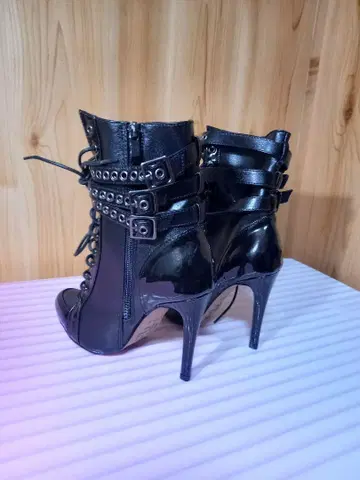 Burju Shoes 블랙 레이스업 부티 하이힐