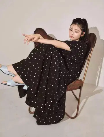 릴리 브라운 백리본 볼륨 슬리브 원피스