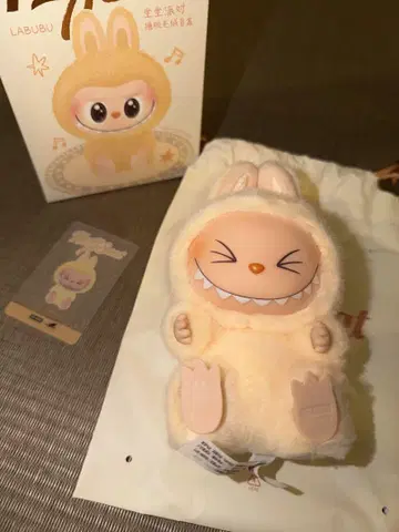 앉으세요 라부부 시시 [ LABUBU ]