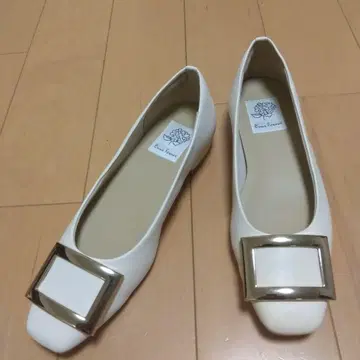 엠마 프랜시스 골드 버클 스퀘어토 22.5cm