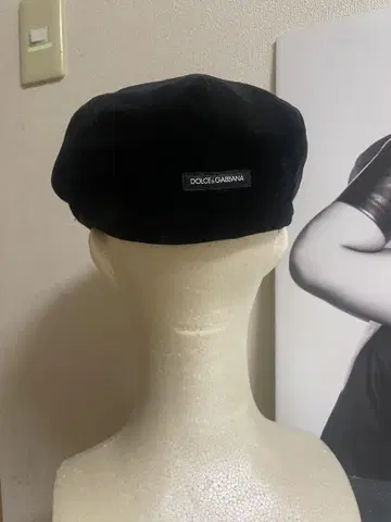 돌체앤가바나 블랙 컬러, 표범 무늬 헌팅, 베레모 수납 가방 있음