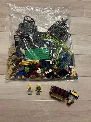 LEGO 블록과 미니 피규어 세트