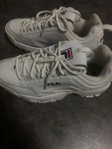 FILA 화이트 스니커즈