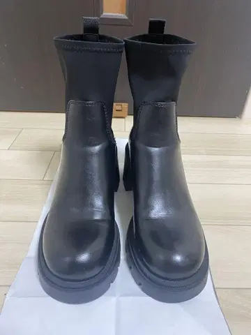ZARA 39 블랙 가죽 사이드 고어 부츠 통굽