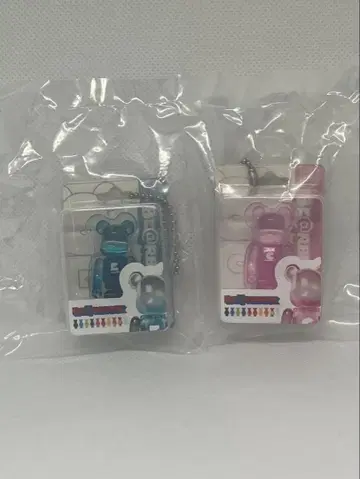 베어브릭 가챠가챠 CLEAR SKY BLUE CLEAR PINK