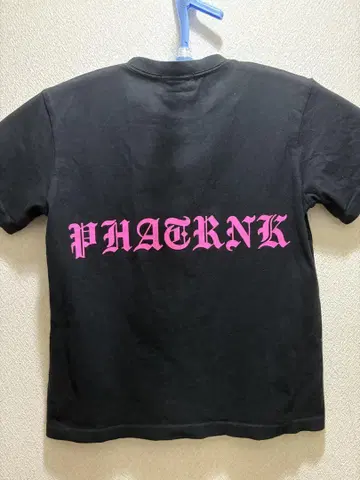 PHATRNK 블랙 T셔츠 핑크 로고 레어 상품