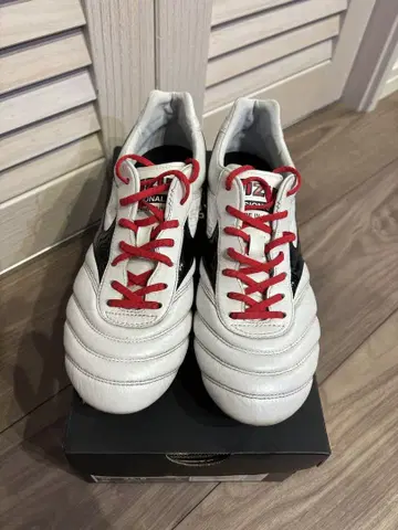 모렐리아 2 재팬 축구화 화이트/블랙/레드 24cm