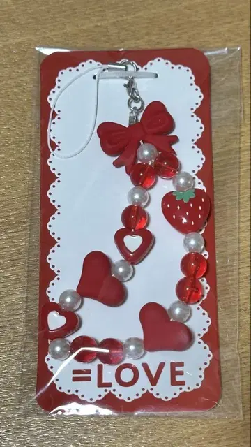 의상 모티브 비즈 스트랩 토쿠베츄