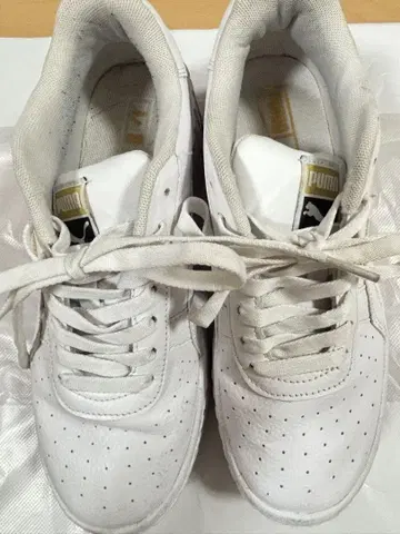 PUMA 화이트 스니커즈